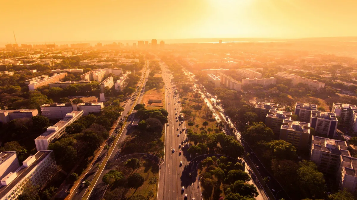 Vista aérea de Brasília ao pôr do sol