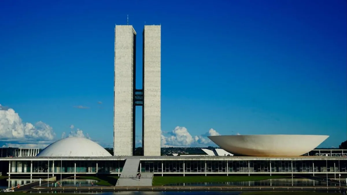 Prédio do Congresso Nacional em Brasília, com as cúpulas da Câmara e do Senado